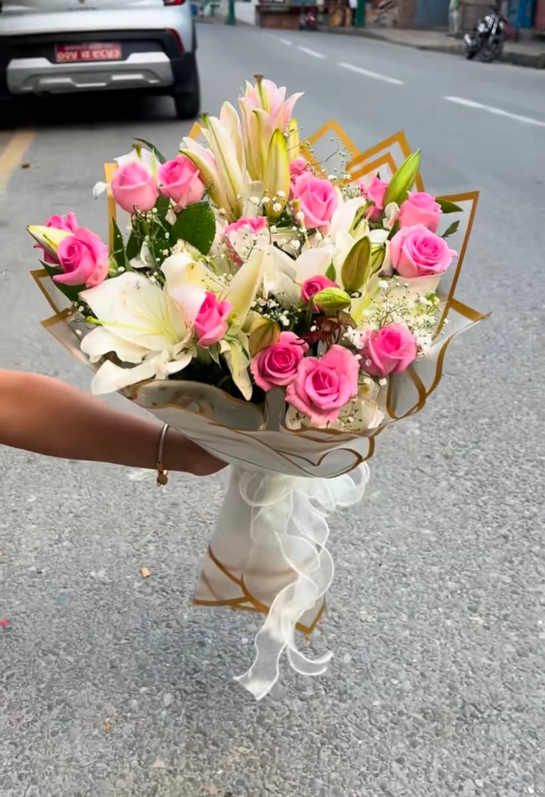 Lily and pink rose bouquet